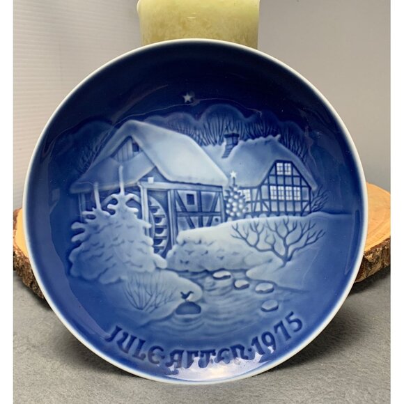 Bing & Grondahl 1975 Christmas Plate Juleaften Royal Copenhagen Porcelain - Picture 1 of 5